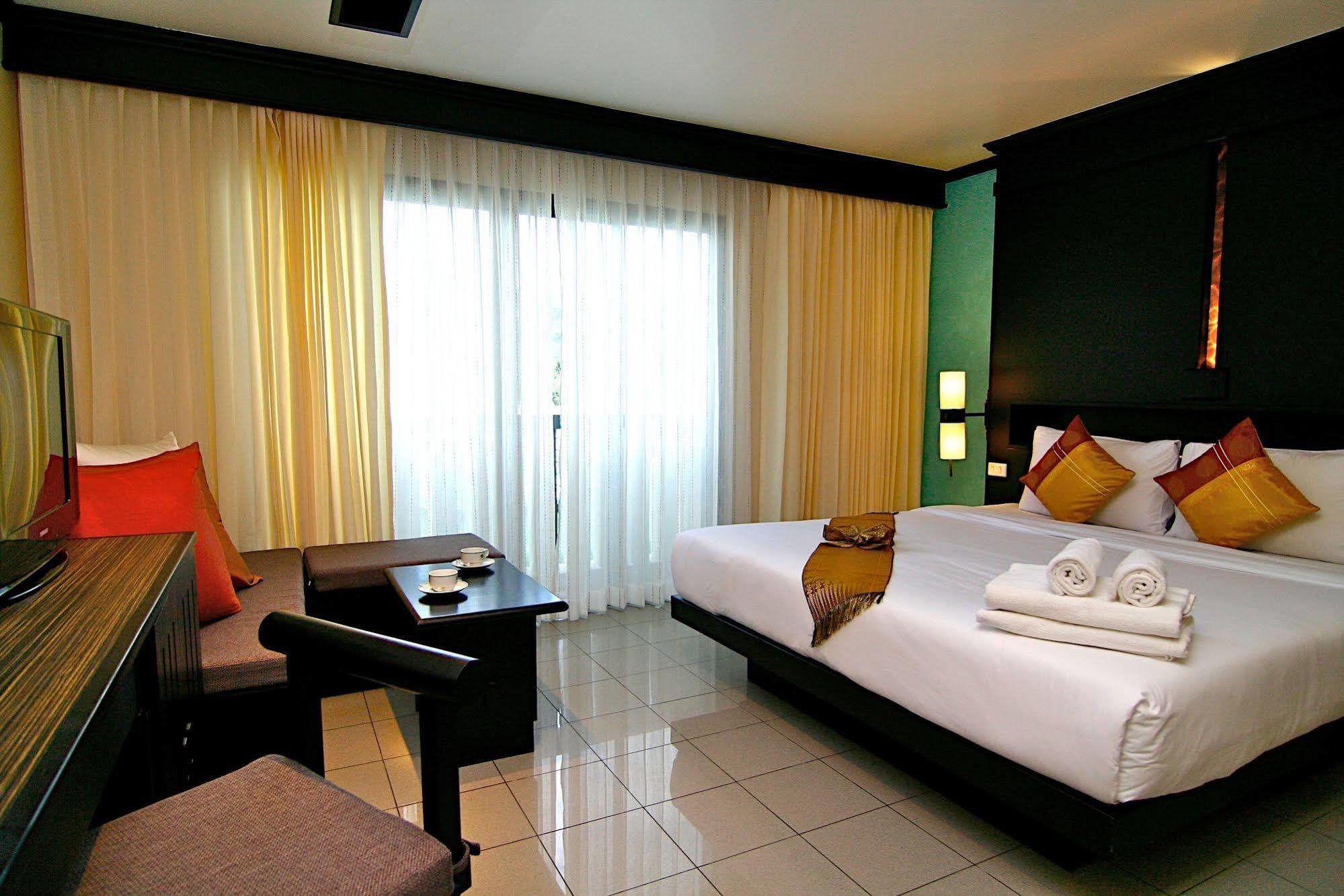Rattana Beach Hotel Karon Luaran gambar