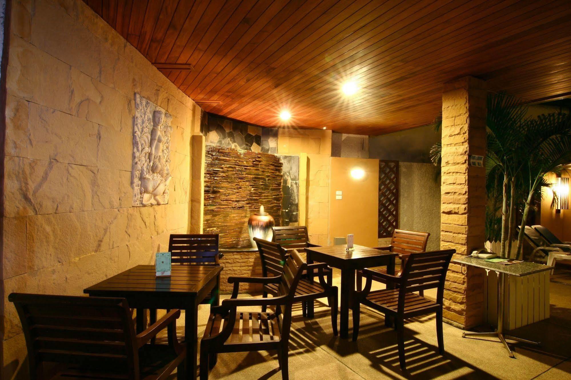 Rattana Beach Hotel Karon Luaran gambar